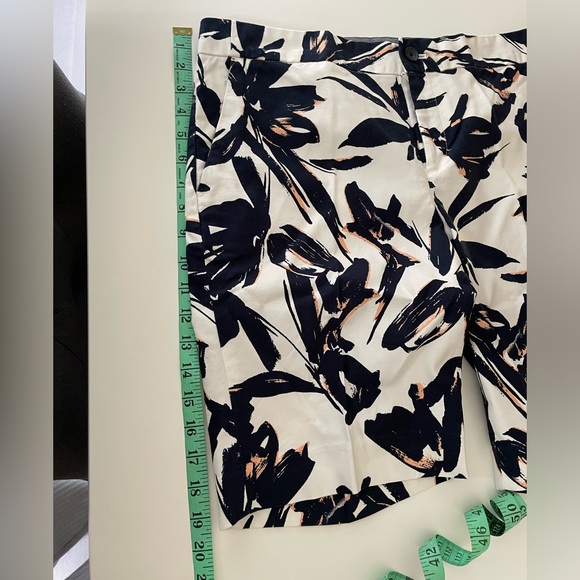 BANANA REPUBLIC Bermuda Shorts - NWOT - Picture 14 of 14